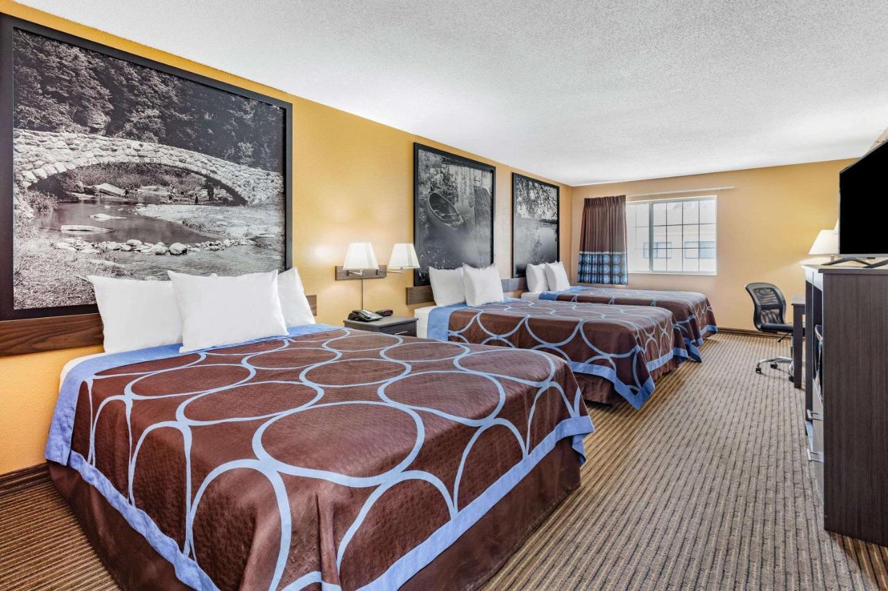 Super 8 By Wyndham Fort Dodge Ia Exterior photo