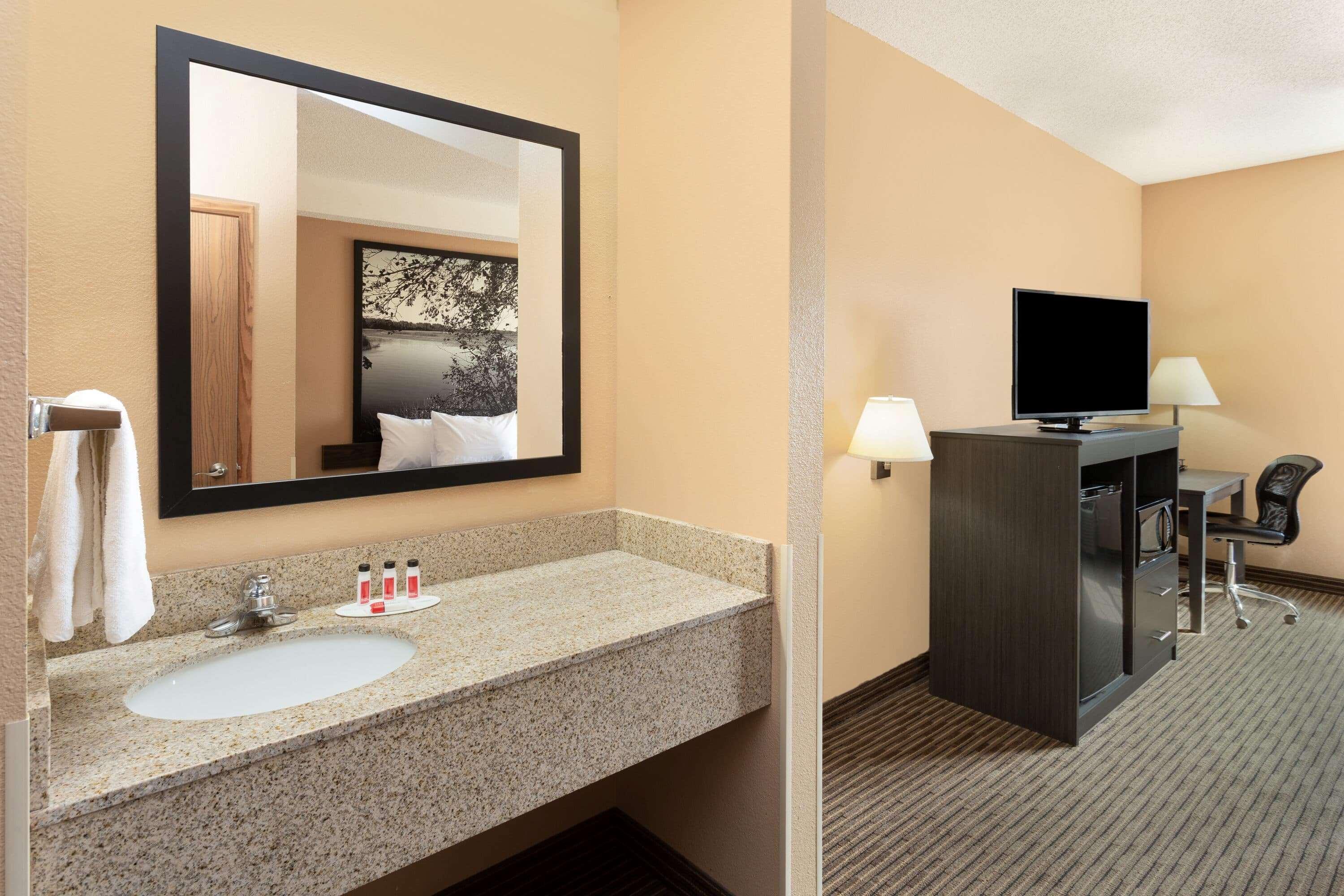 Super 8 By Wyndham Fort Dodge Ia Exterior photo