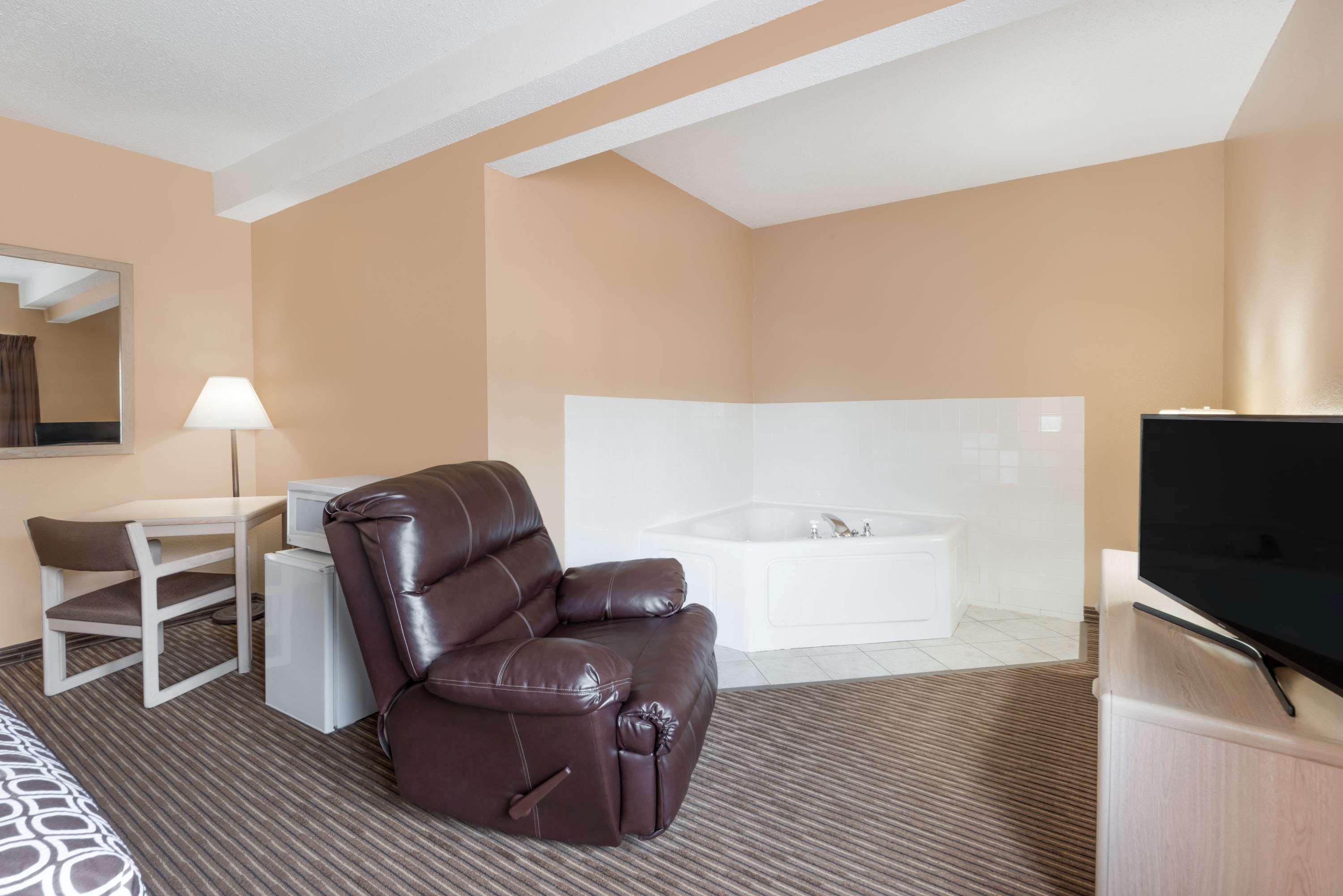 Super 8 By Wyndham Fort Dodge Ia Exterior photo