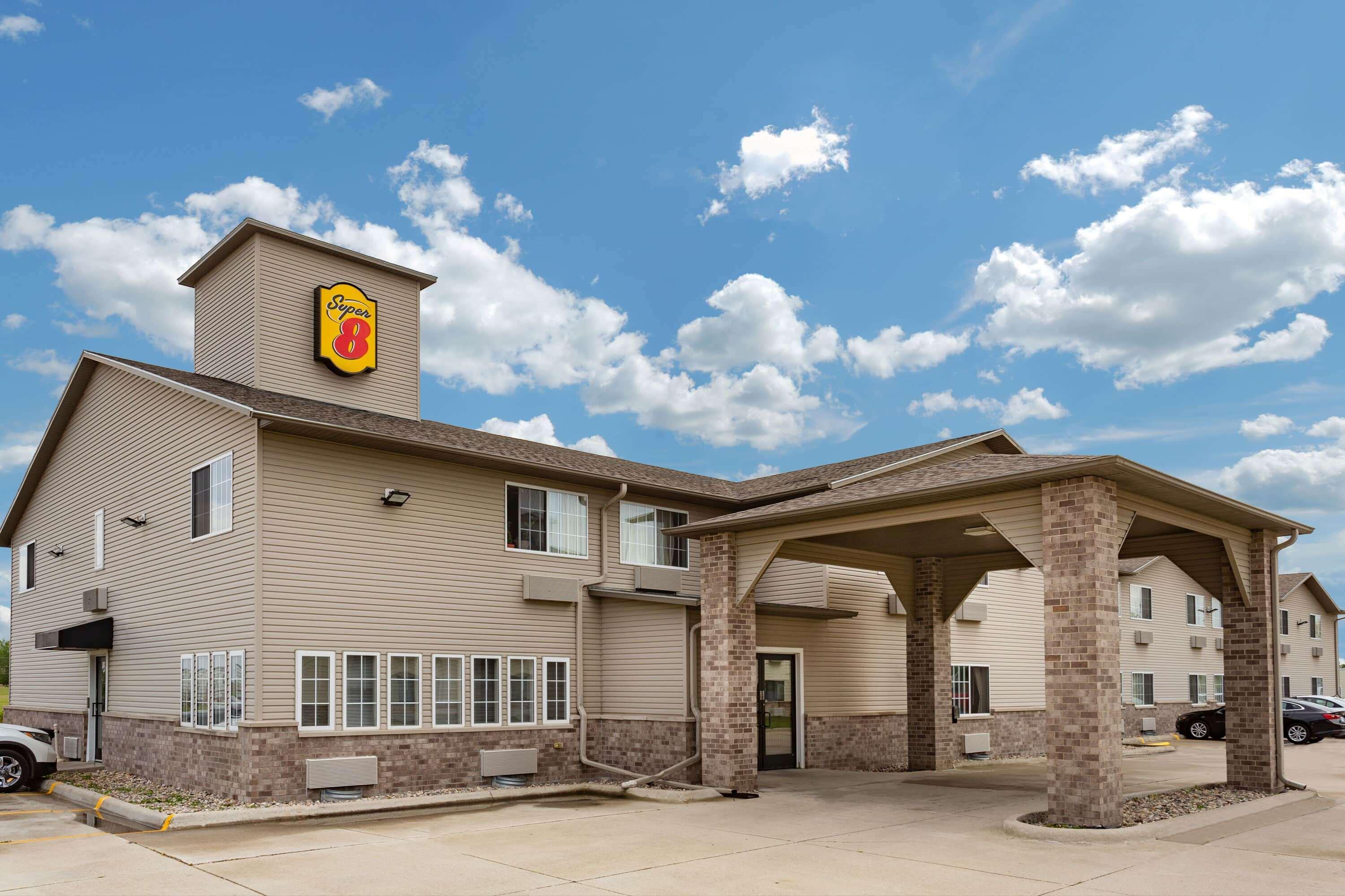 Super 8 By Wyndham Fort Dodge Ia Exterior photo